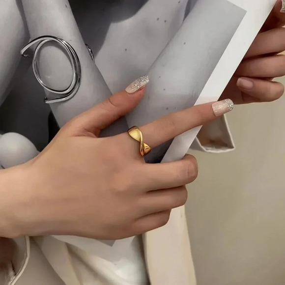 Minimalist 925 Sterling Silver Twist Knot Ring Silver or Gold - Picture 5 of 6